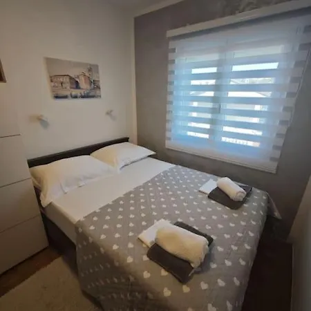 Apartman Lena Apartment