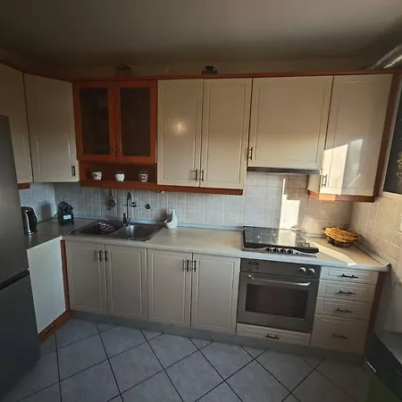 Apartman Lena *