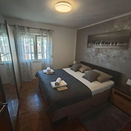 Apartment Apartman Lena Zadar