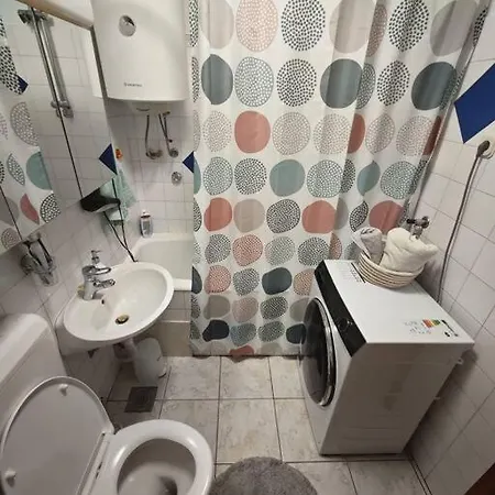 Apartman Lena *